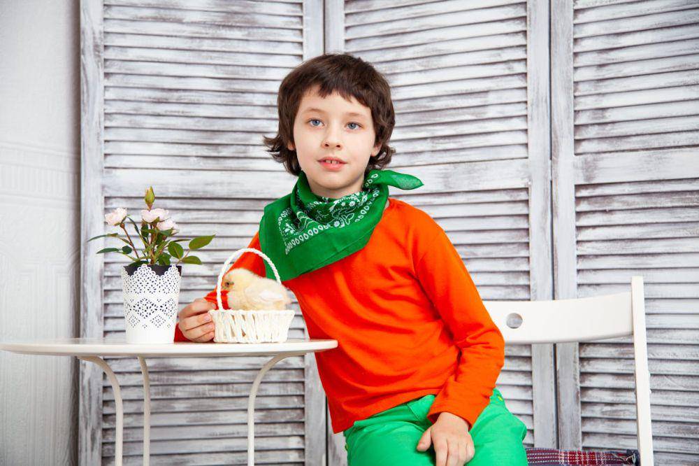 ilustrasi anak duduk (pexels.com/Vika Glitter)