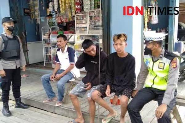 Kegiatan Patroli Dialogis yang dilakukan anggota Polres ke masyarakat untuk tekan gangguan Kamtibmas (Dok. Humas Polres PPU)