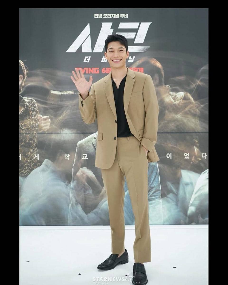 Outfit Nuansa Coklat ala Wi Ha Joon (Instagram.com/wi_wi_wi)