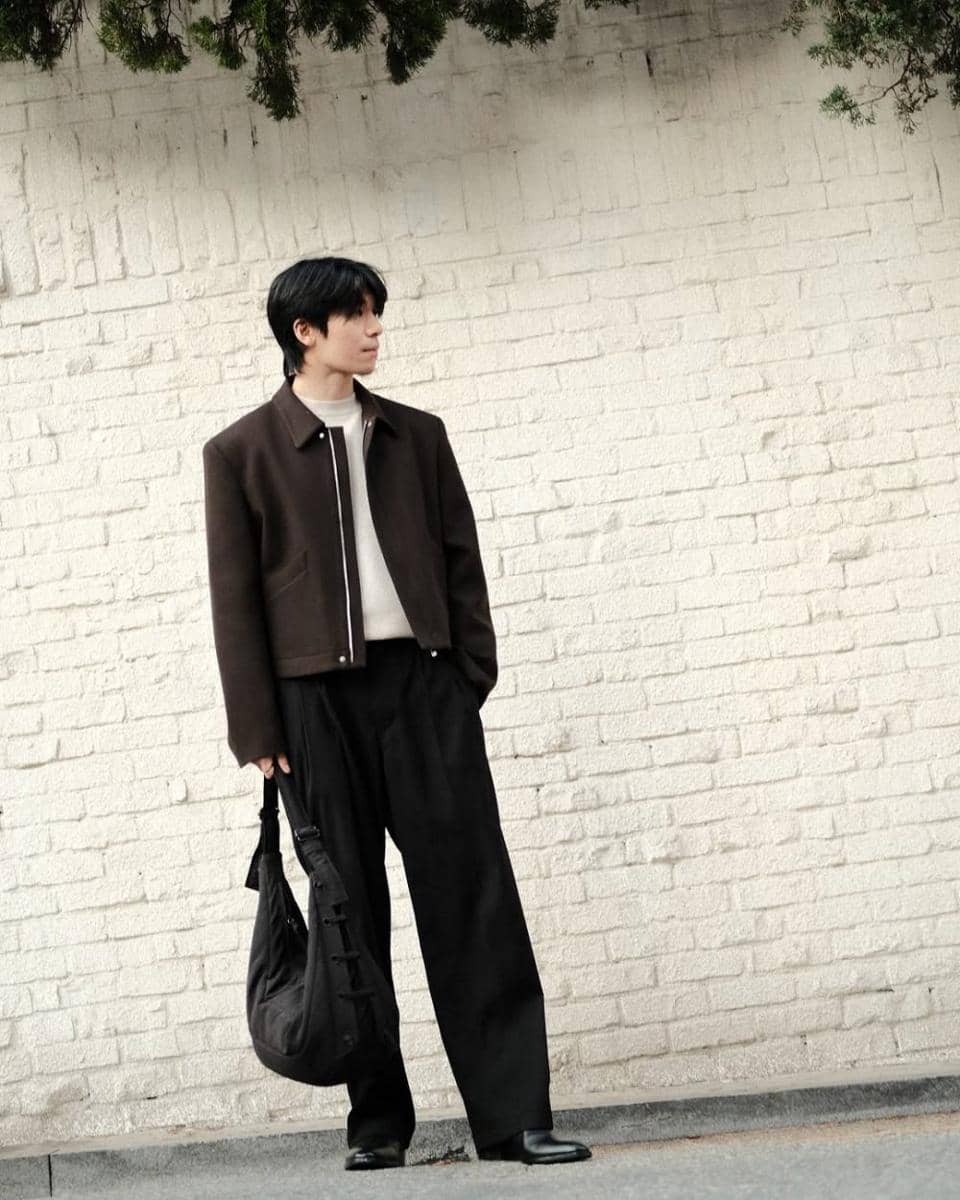 Outfit nuansa coklat ala Wi Ha Joon (Instagram.com/wi_wi_wi)