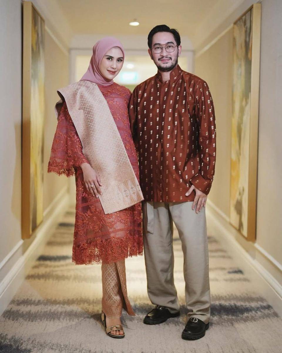Kebaya kondangan artis terbaik 2024. (instagram.com/syahnazs)