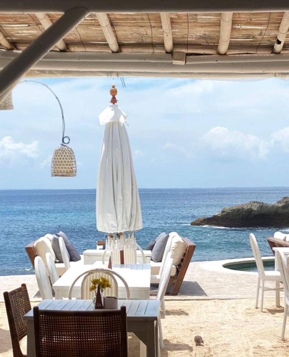 Potret Sandy Bay Beach Club, Nusa Lembongan (instagram.com/sandybaylembongan)