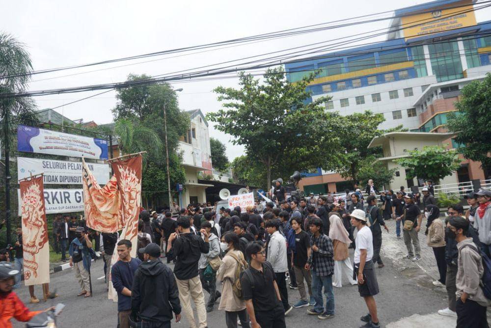 Massa Aliansi Jogja Memanggil menolak PPN 12 persen. (IDN Times/Tunggul Damarjati)