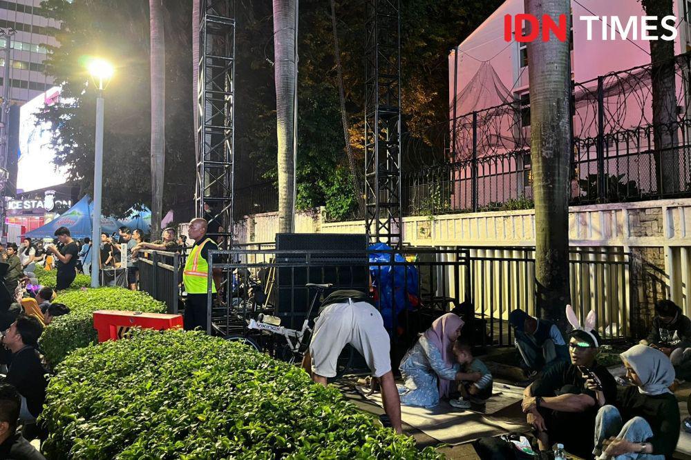 Suasana Bundaran HI saat perayaan Tahun Baru 2025 pada Selasa (31/12/2024). (IDN Times/Ridwan Aji Pitoko)