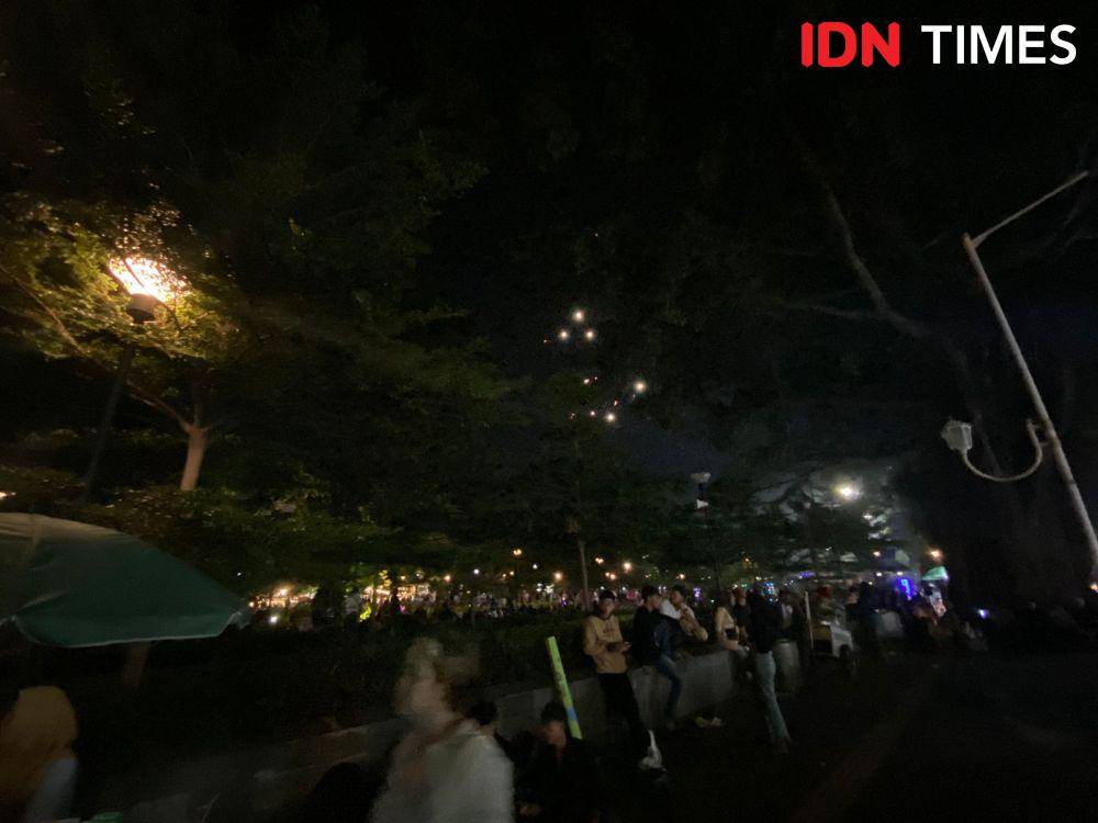 Alun-Alun Kota Bogor ramai pengunjung rayakan Tahun Baru 2025. (IDN Times/Linna Susanti)