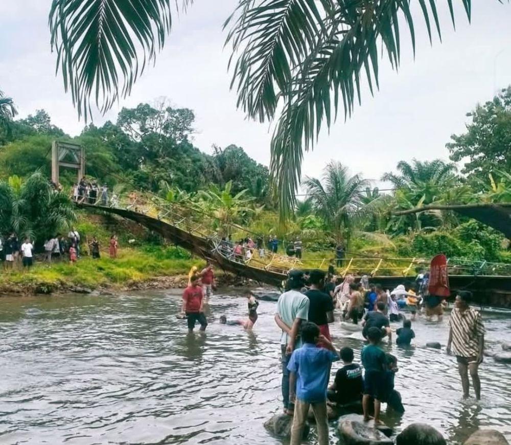 Daftar 8 Korban Jembatan Ambruk di Lubuk Linggau, Dilarikan ke RS