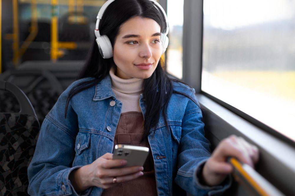 Perbedaan Headset dan Earphone