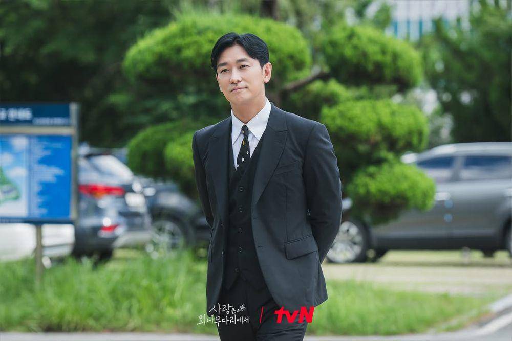 Ju Ji Hoon berperan sebagai Seok Ji Won di Love Your Enemy. (instagram.com/tvn_drama)