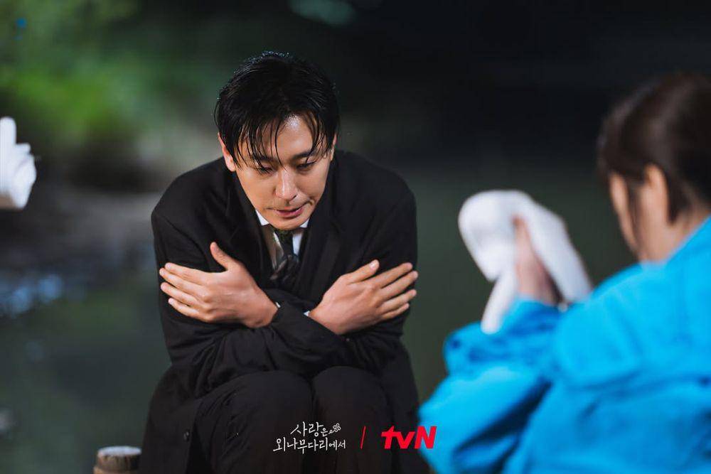 Ju Ji Hoon berperan sebagai Seok Ji Won di Love Your Enemy. (instagram.com/tvn_drama)