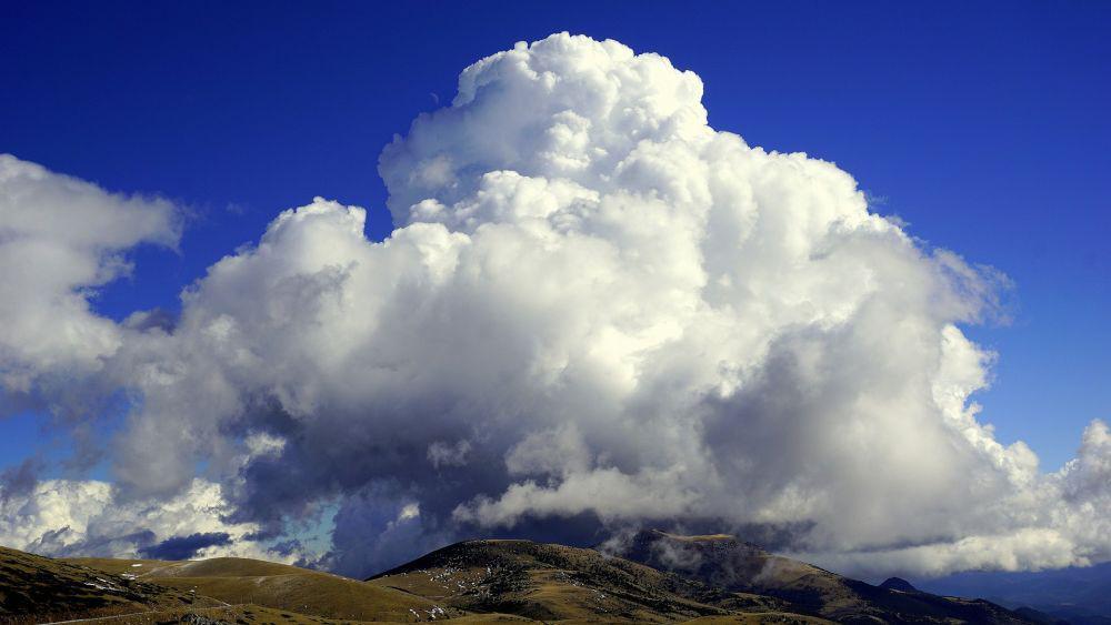 Bagaimana Terbentuknya Awan Kumulonimbus yang Memicu Badai?