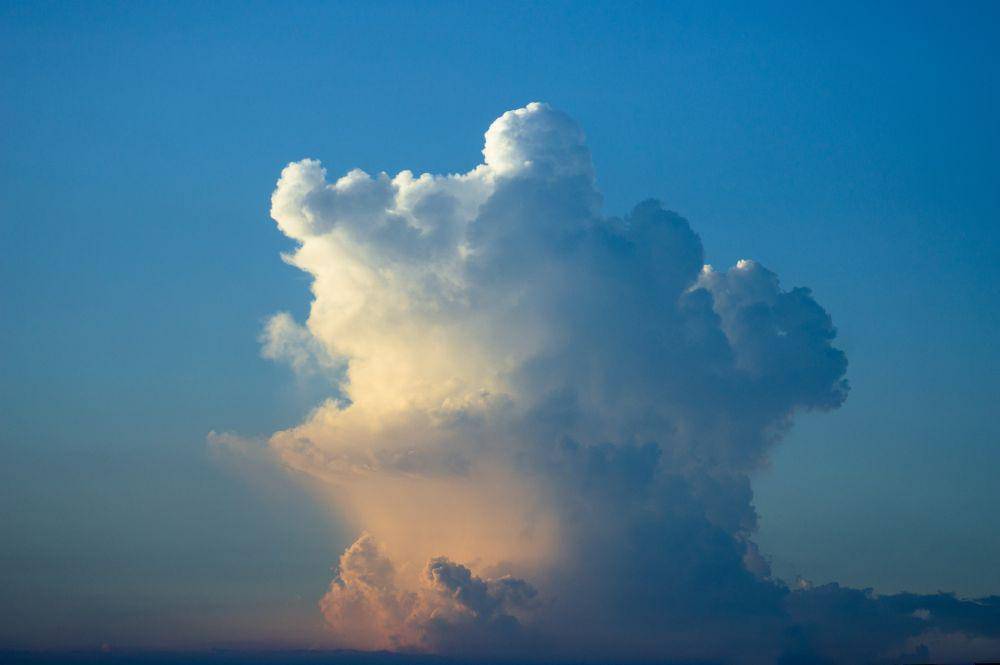 ilustrasi awan kumulonimbus (pixabay.com/WilPrism)
