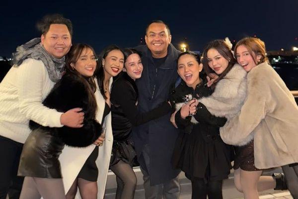7 Potret Fuji dan Rachel Vennya Tahun Baruan di Kapal Mewah Jepang