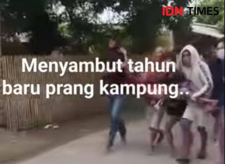 Tangkapan layar saat salah satu korban dievakuasi usai dikenai tembakan (Dok/Istimewa)