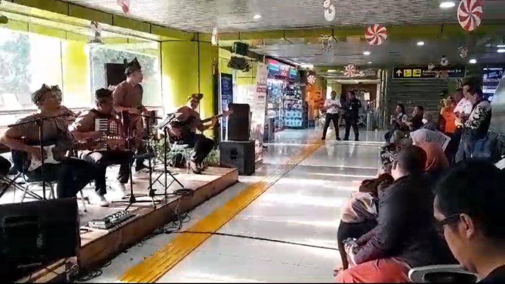 Ilustrasi pentas musik di area publik (Dok. kemenbud)