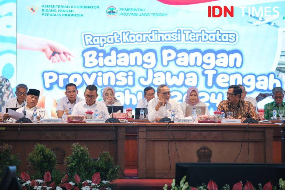 Rapat koordinasi terbatas bidang pangan 2024 di Kantor Gubernur Jateng yang dihadiri seluruh menteri dan wamen lintas sektoral bidang pangan. (IDN Times/Fariz Fardianto)