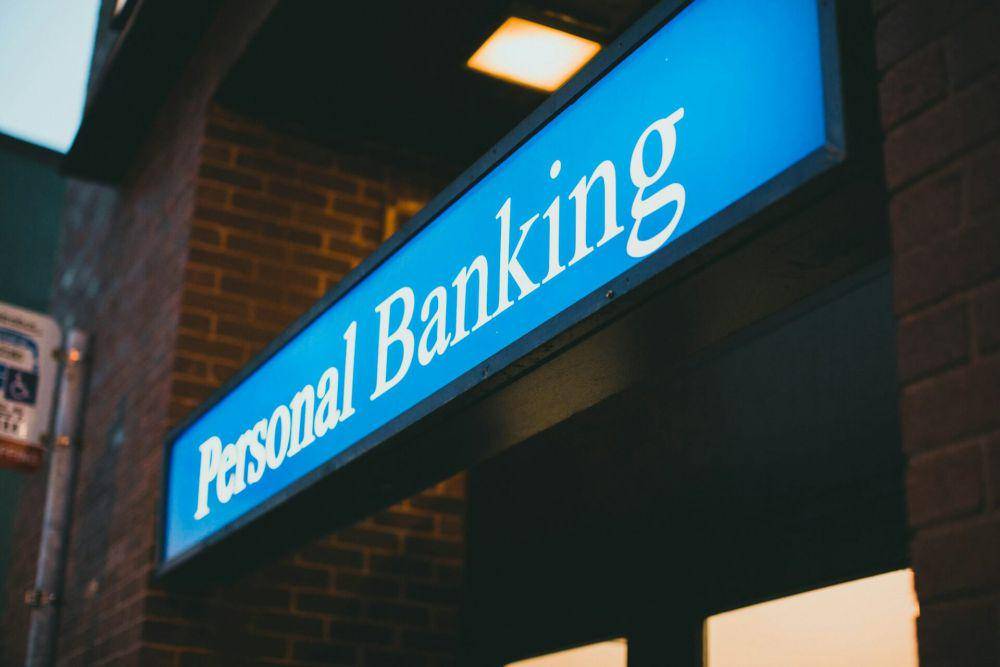 ilustrasi bank (unsplash.com/Jonathan Cooper)