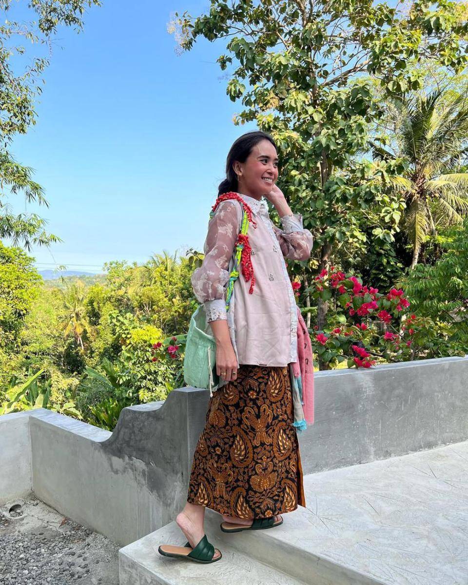 ide OOTD kondangan ala Ayushita (instagram.com/ayushita)