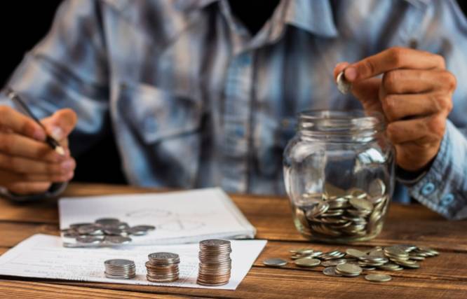 ilustrasi investasi finansial (freepik.com/freepik)