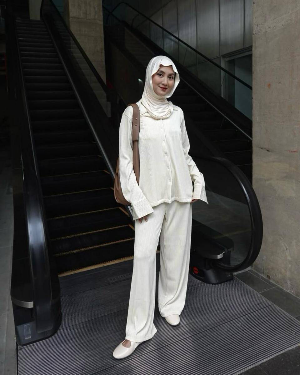 Inspirasi OOTD ala Inas Rana (instagram.cpm/inasrana)