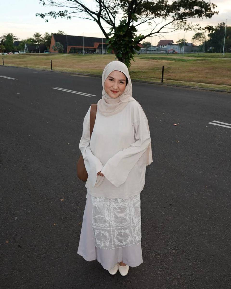 Inspirasi OOTD ala Inas Rana (instagram.cpm/inasrana)