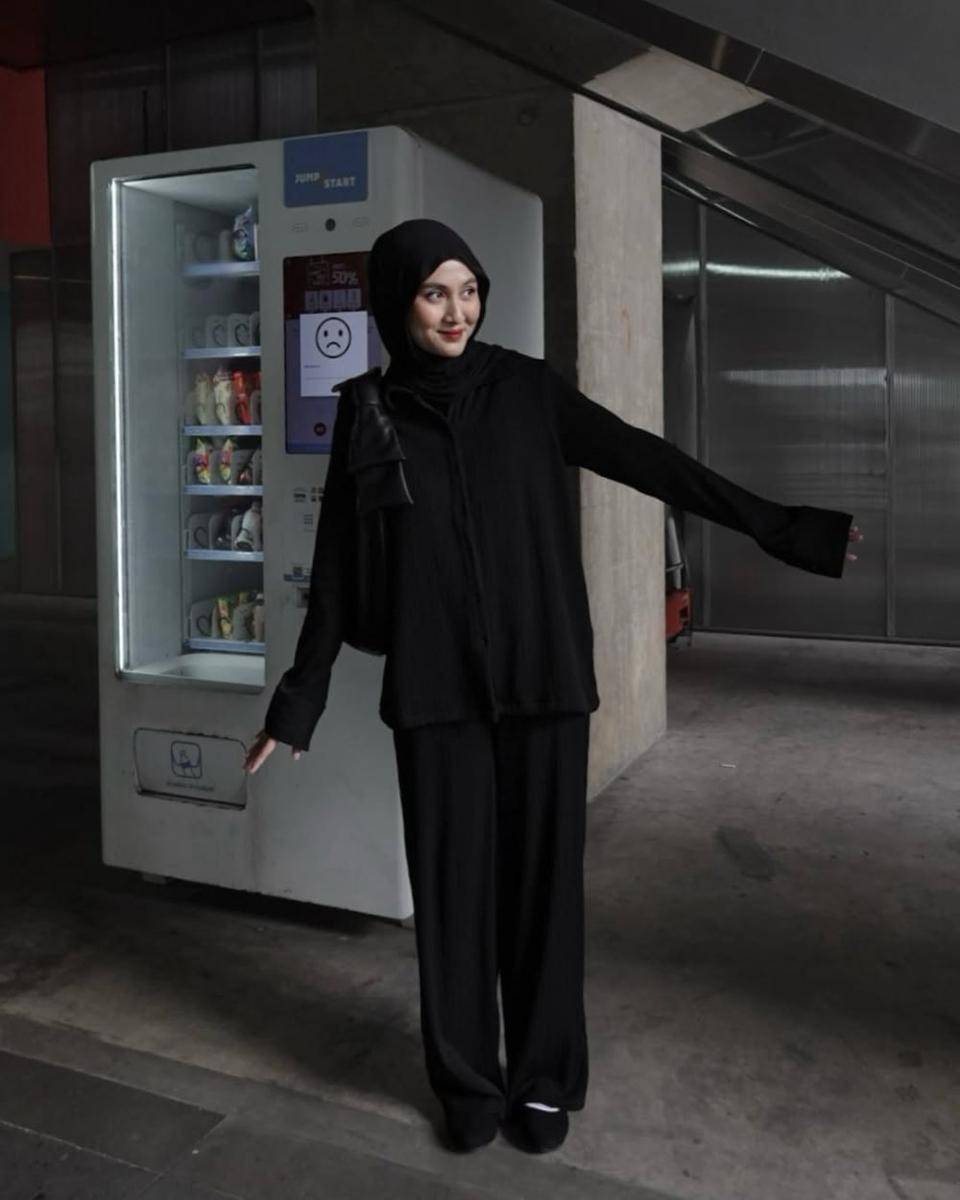 Inspirasi OOTD ala Inas Rana (instagram.cpm/inasrana)