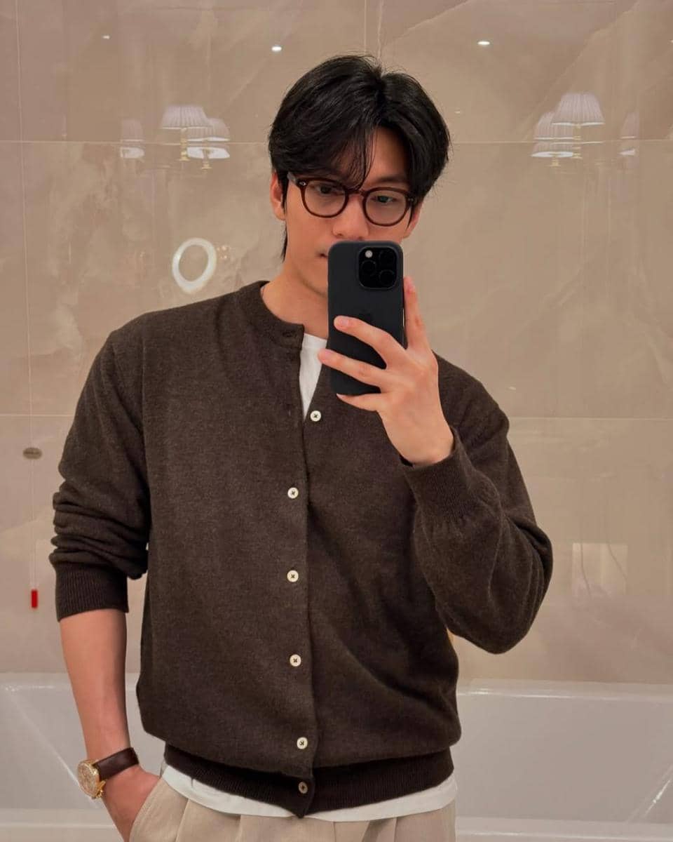 Ide outfit nuansa coklat ala Wi Ha Joon (Instagram.com/wi_wi_wi)