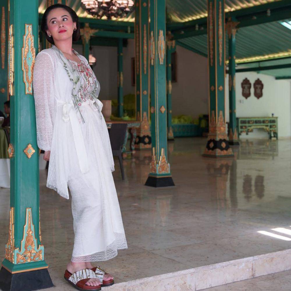 ide OOTD kondangan ala Ayushita (instagram.com/ayushita)