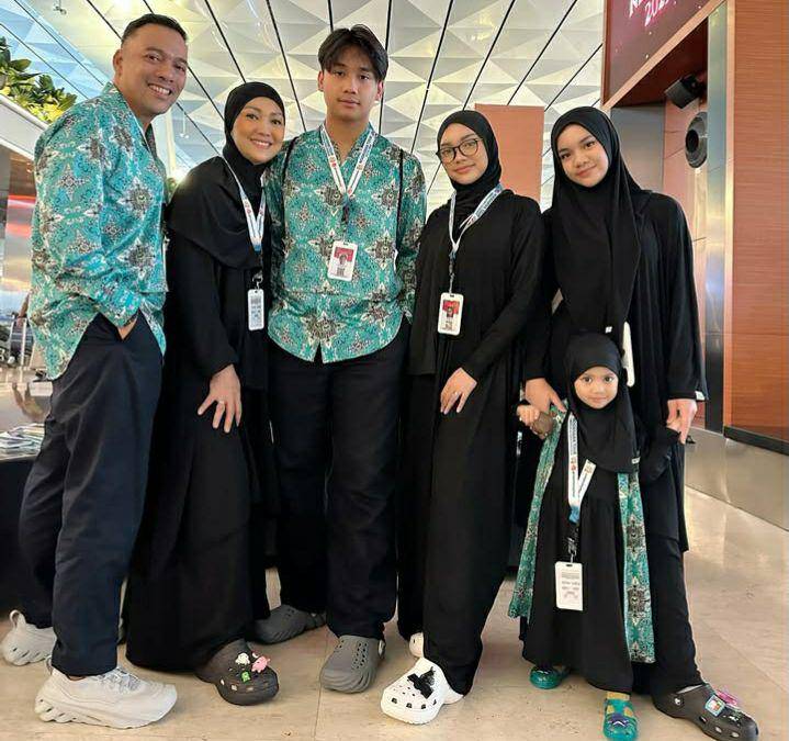 momen Naura Ayu pertama kali umrah (instagram.com/riafinola)