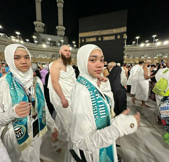 momen Naura Ayu pertama kali umrah (instagram.com/riafinola)