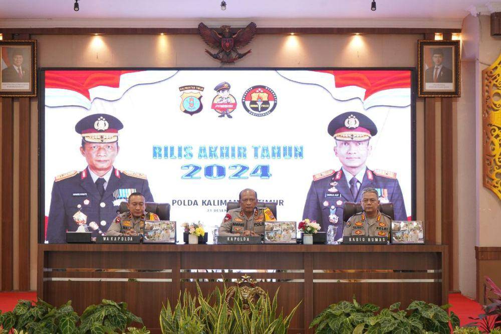 Kapolda Kaltim Irjen Nanang Avianto membeber kinerja Direktorat Reserse Kriminal Polda Kaltim pada konferensi pers akhir tahun, Selasa (31/12/2024). (Dok. Polda Kaltim)