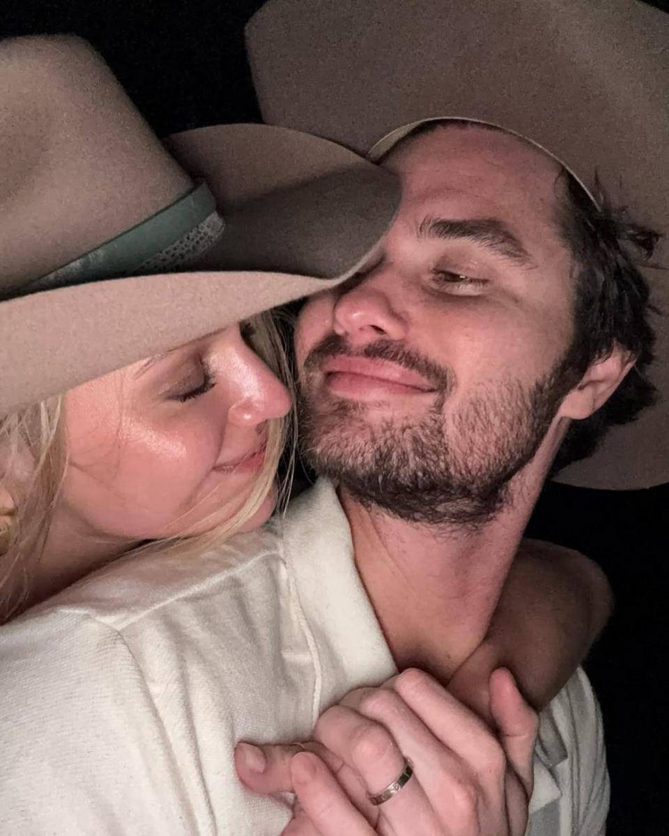 potret artis Hollywood sambut tahun baru 2025 (instagram.com/hichasestokes)