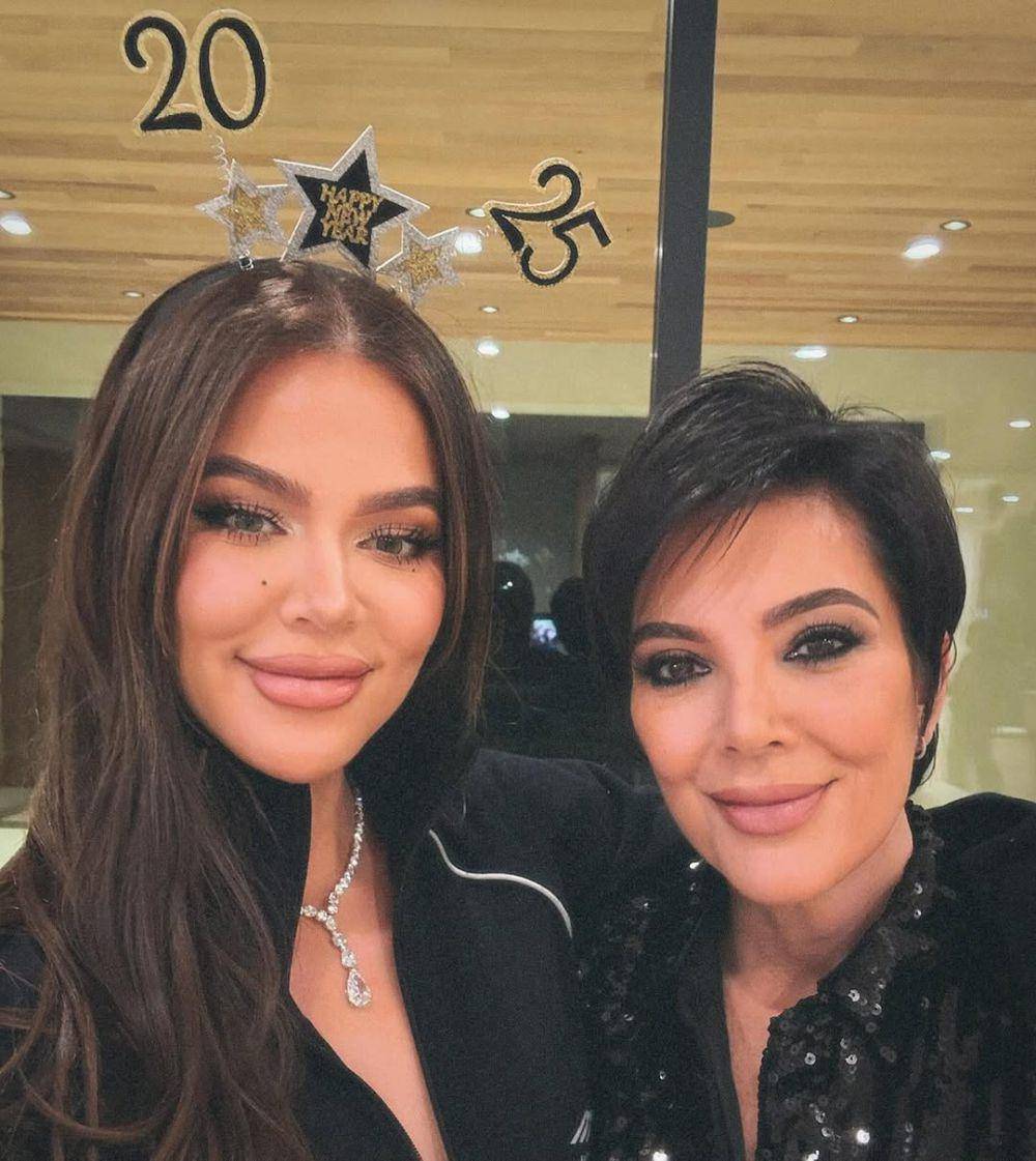 potret artis Hollywood sambut tahun baru 2025 (instagram.com/khloekardashian)