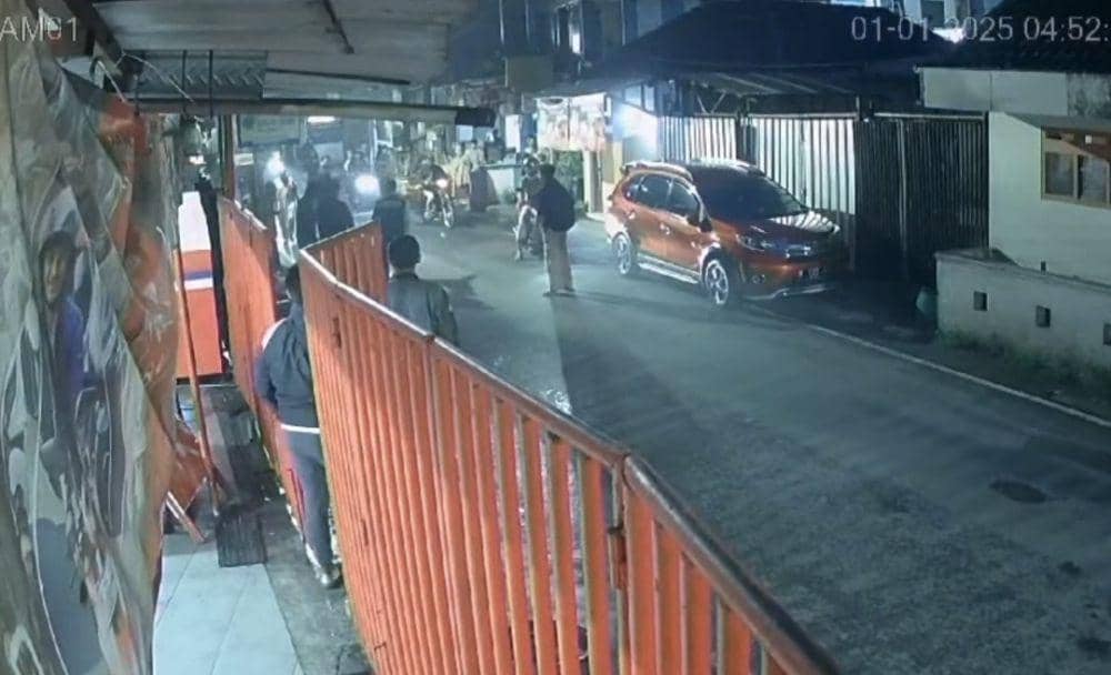 Detik-detik penangkapan maling motor di Malang yang terekam CCTV. (IDN Times/Istimewa)
