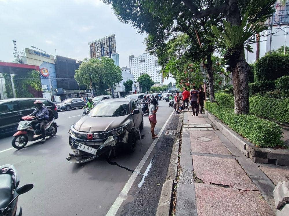 Laka Maut di Basra: Mobil Tabrak Motor dan Becak, 1 Tewas