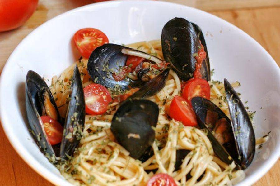 clam spaghetti versi halal (pexels.com/Adrienn Pamuk)