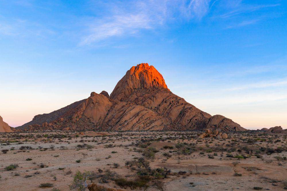 Ilustrasi gunung Sinai (freepik.com/jcomp)