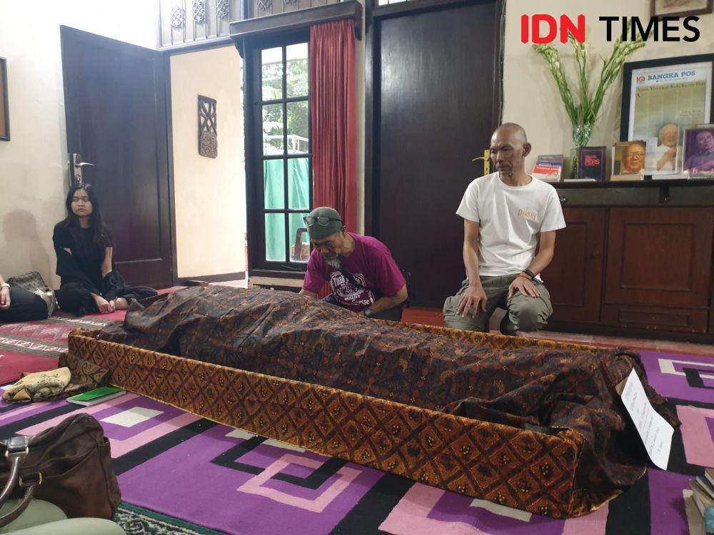 Suasana Rumah Duka Atmakusumah, Eks Ketua Dewan Pers yang Berpulang