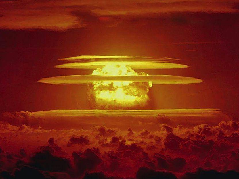 ilustrasi ledakan yang diakibatkan oleh uji coba senjata nuklir (commons.wikimedia.org/United States Department of Energy)