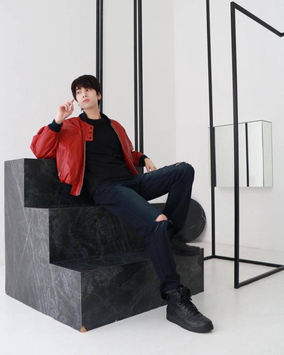 styling jaket leather ala Dunk Natachai (instagram.com/dunknatachai)