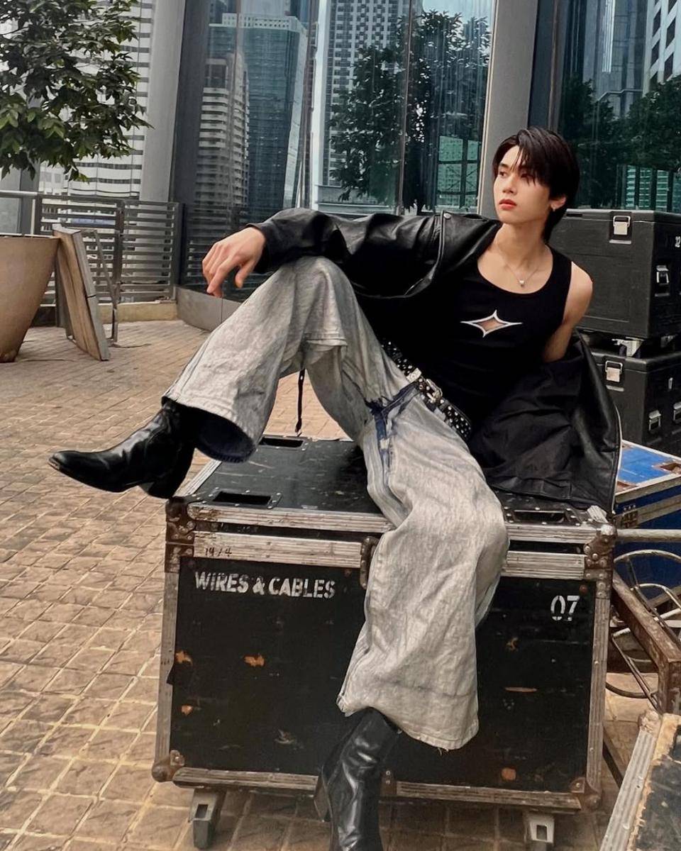 styling jaket leather ala Dunk Natachai (instagram.com/dunknatachai)