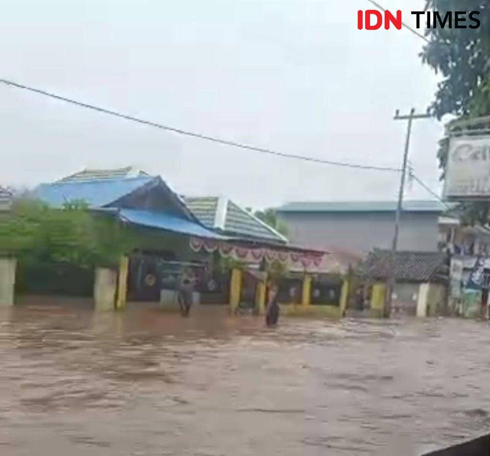 Foto banjir saat rendam pemukiman warga di Bima (Dok/BPBD Bima)