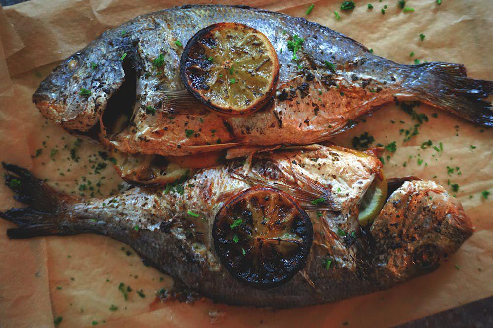 ilustrasi ikan bakar (pexels.com/Antigoni Pavlaki)