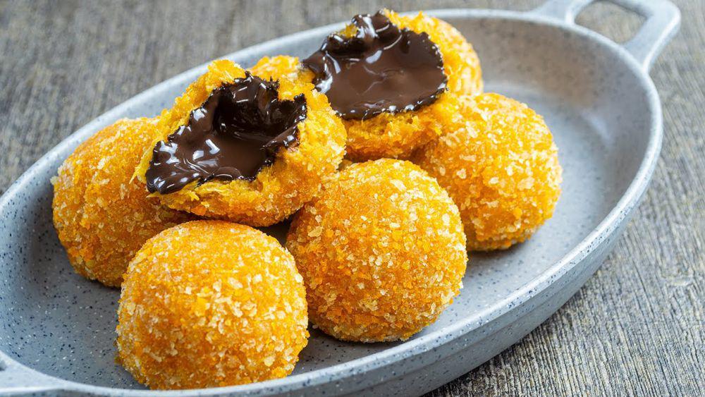 Resep Bola Ubi Kuning Isi Cokelat yang Garing dan Lumer