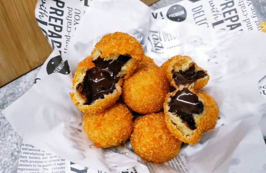 ilustrasi banana ball cokelat (YouTube.com/Dapoer Mommy Ketje)