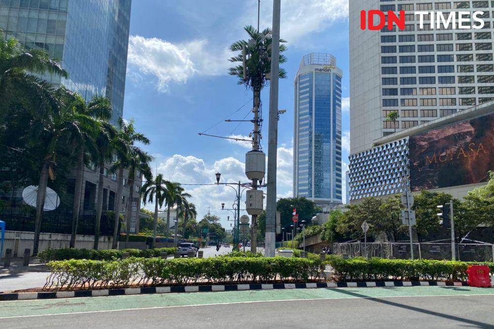 Suasana lengang jalanan MH Thamrin-Sudirman, 2 Januari 2025. (IDN Times/Sonya Michaella)