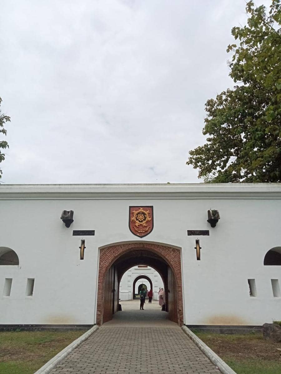 Gerbang Masuk Benteng Van den Bosch