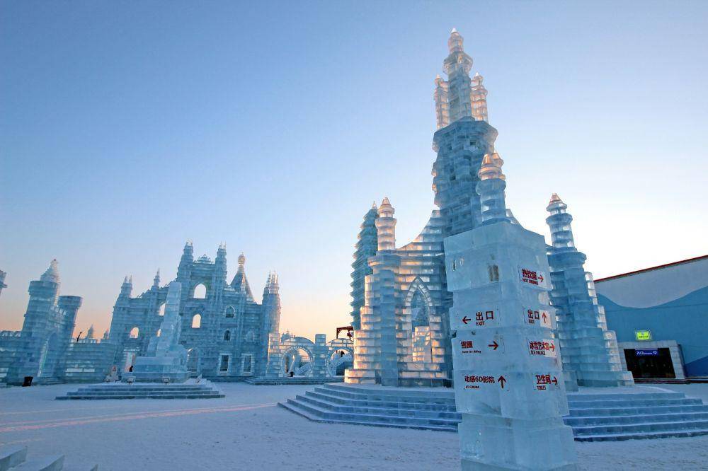 Harbin Ice & Snow World, Harbin (unsplash.com/@sept_pancake)
