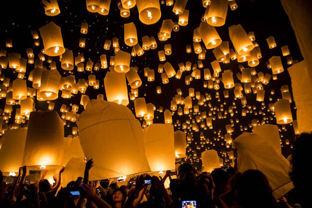 Yi Peng Lantern Festival (commons.wikimedia.org/John Shedrick)