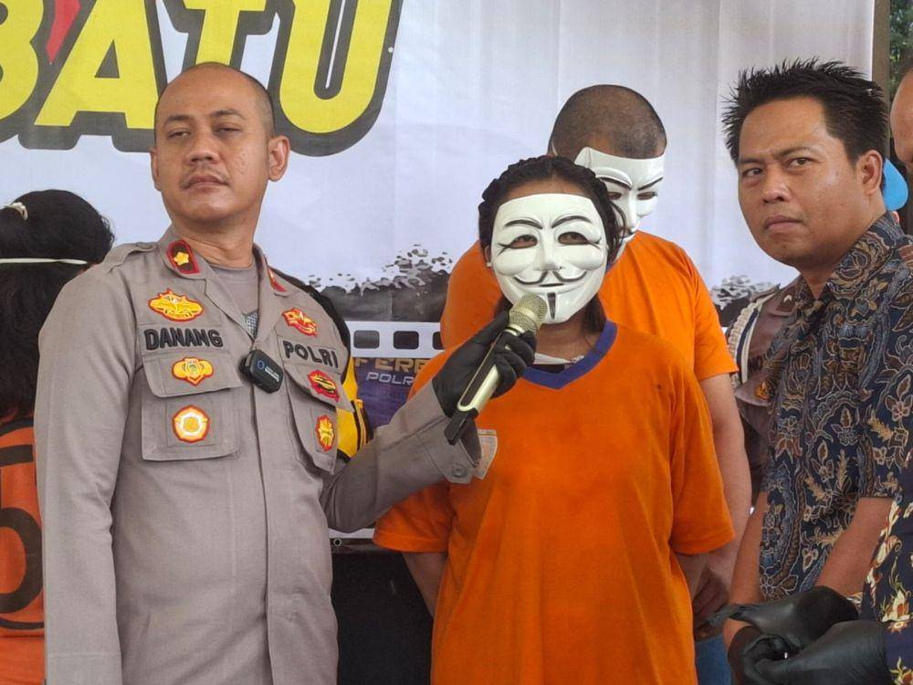 Para tersangka jual beli anak di Kota Batu. (IDN Times/Rizal Adhi Pratama)