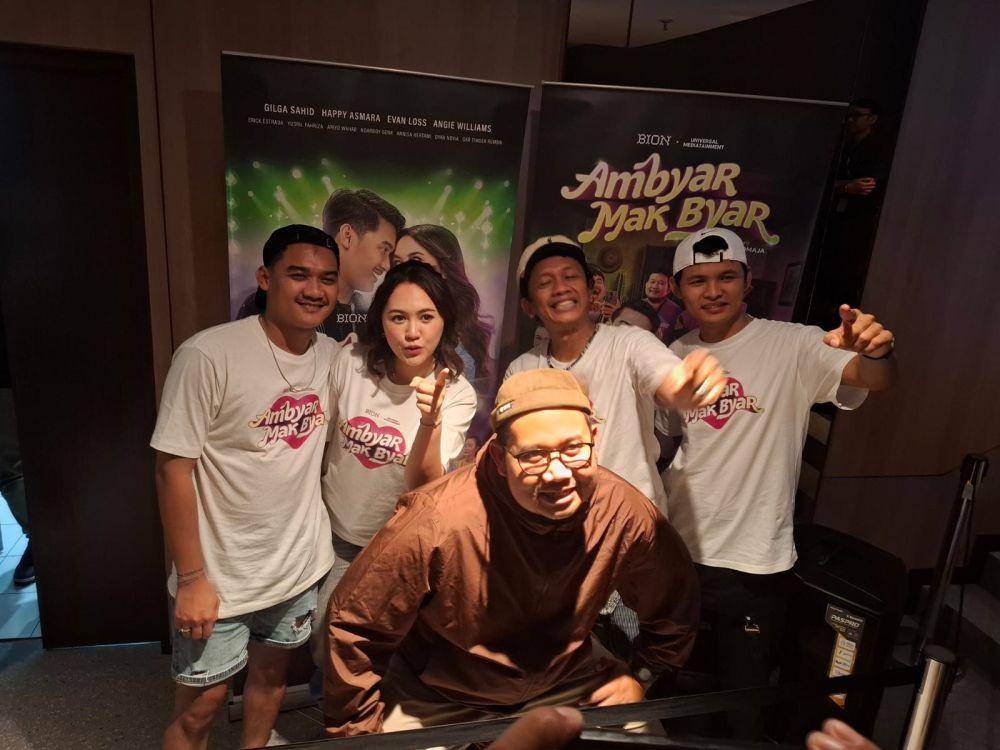 Cast film Ambyar Mak Byar saat berada di Kota Malang. (IDN Times/Rizal Adhi Pratama)